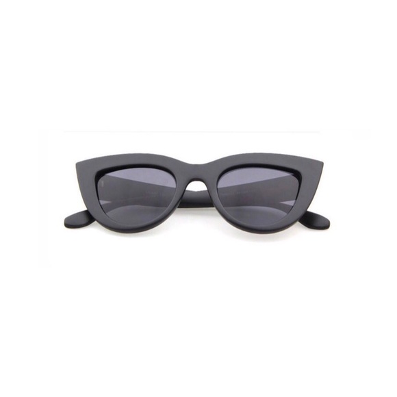 Matte Black Cat Eye Sunglasses - Picture 2 of 3